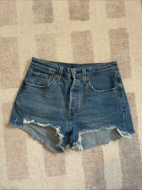 Levi’s Women’s 501 Shorts (27)